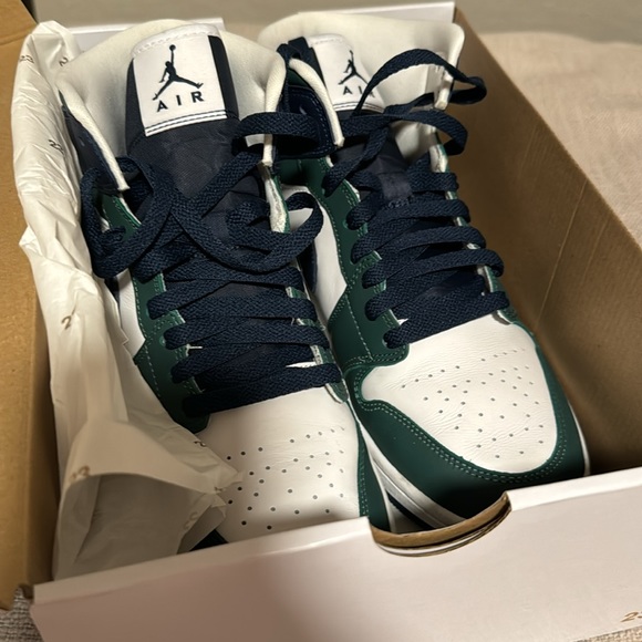 Air Jordan 1 Mid - Picture 8 of 8